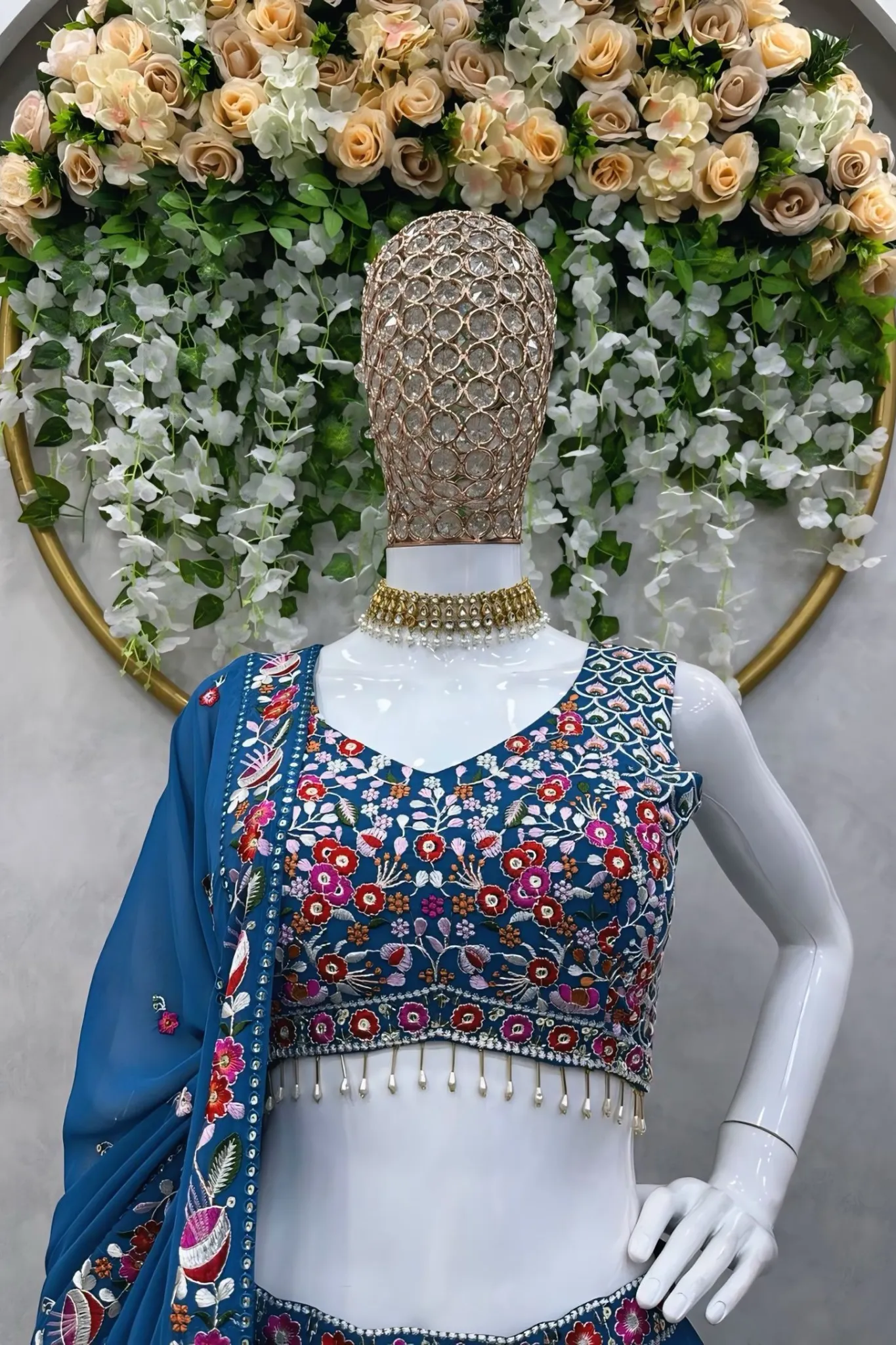 A CHOLI SLEEVELESS DESING THAT HIGHLIGHTS ELABORATE FLORAL AND GEOMETRIC PETTERNS